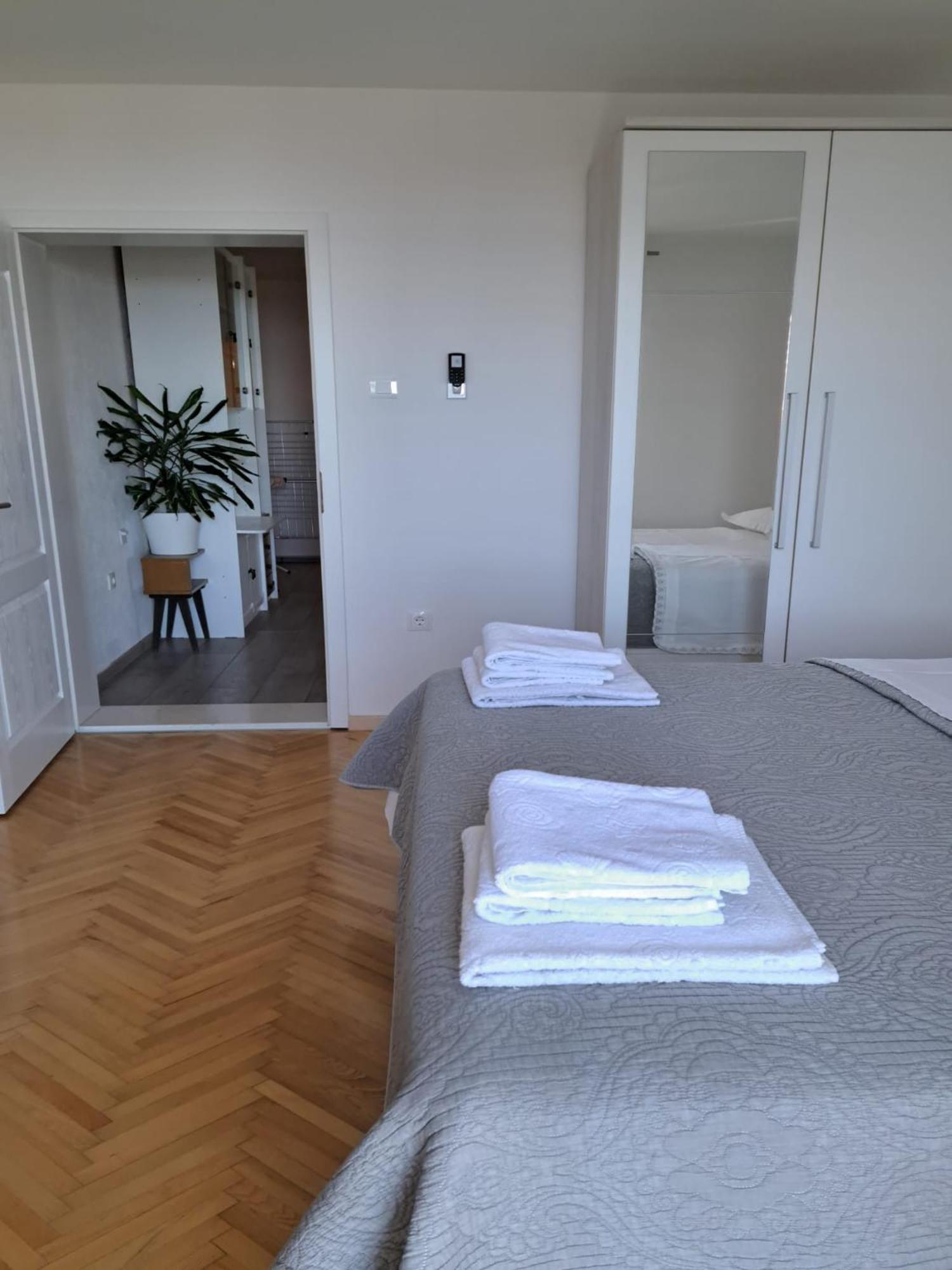 Apartman Adriatic Pavlinovic - Макарска Экстерьер фото